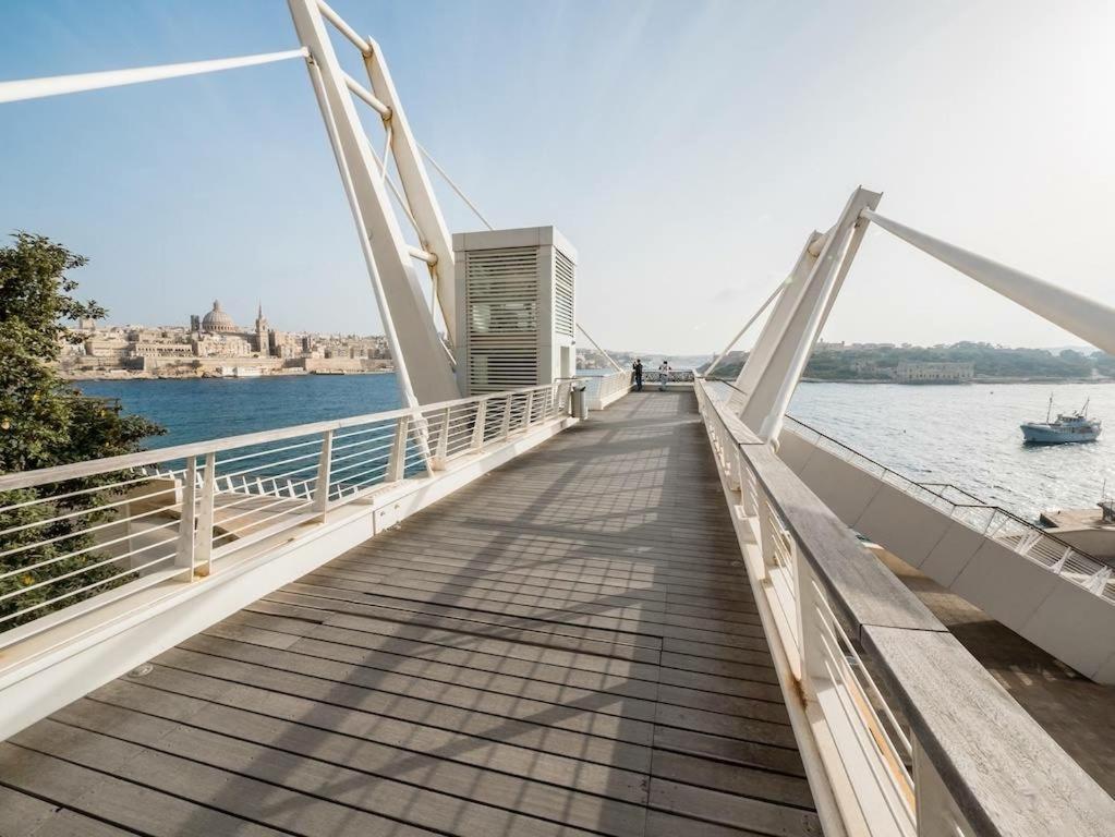 Luxury Apt With Side Seaviews And Pool, Best Location Sliema Extérieur photo