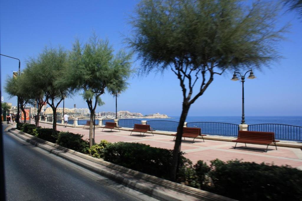Luxury Apt With Side Seaviews And Pool, Best Location Sliema Extérieur photo